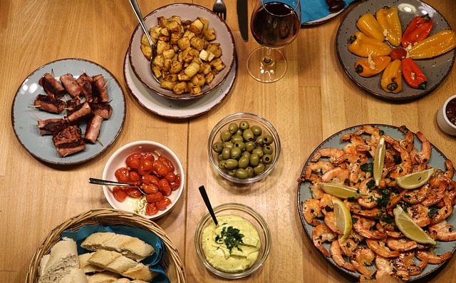 De beste snacksene og kjøkkenredskapene for en vellykket pokerkveld